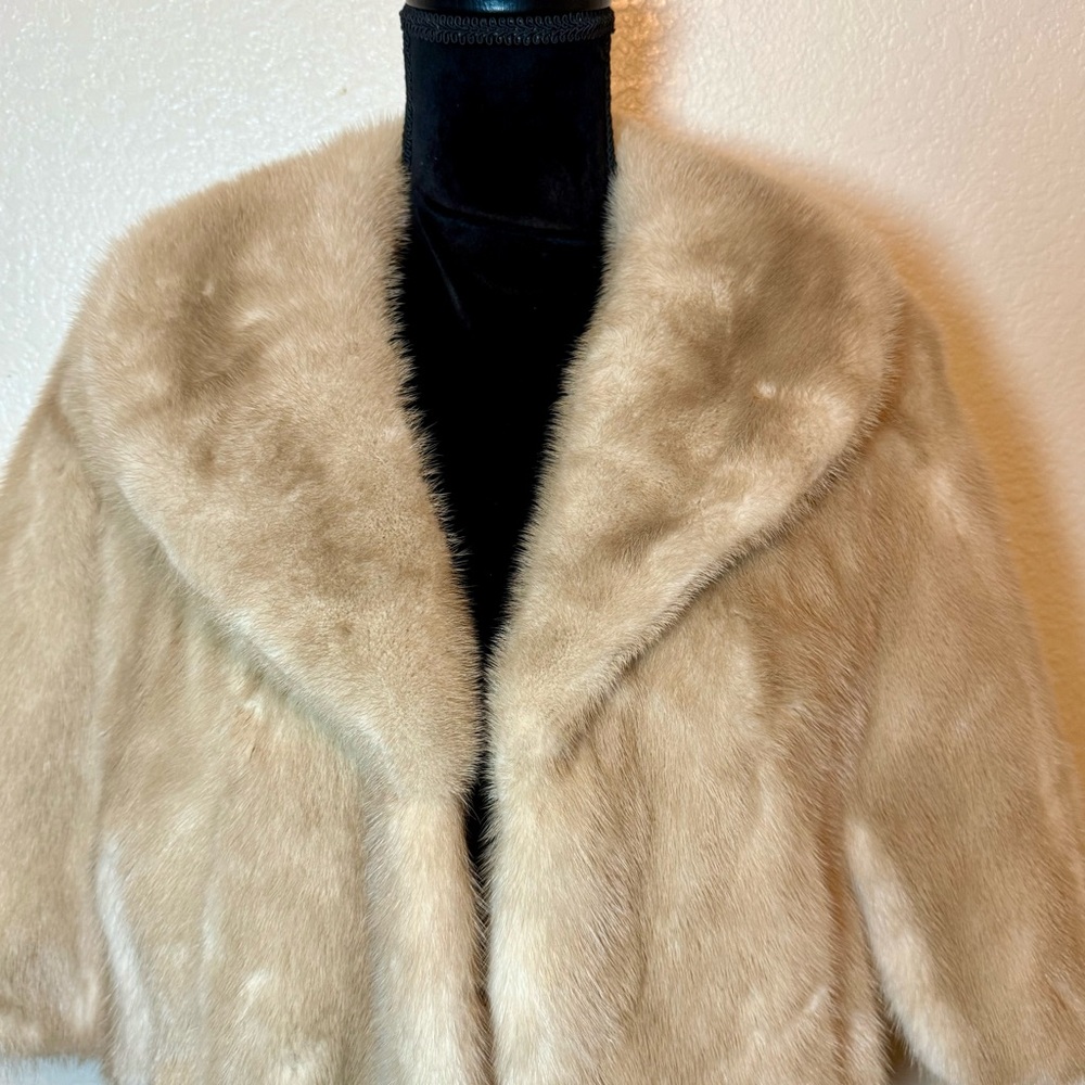 Vintage Furs by Robert Schechner Mink Stole Cape 60s/70s Dark Cream - Picture 2 of 16